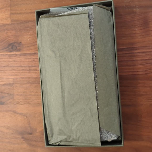 Allsaints KATHI PHONE WRISTLET - Picture 10 of 12